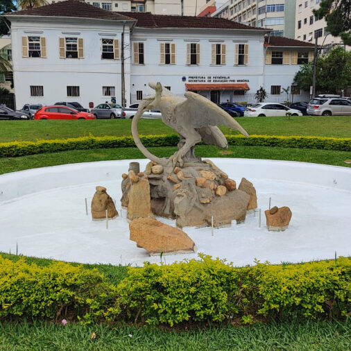 06 Prefeitura realiza manutenção do Monumento da Águia