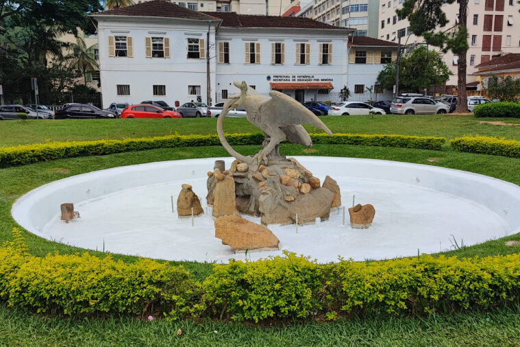 Prefeitura realiza manutenção do Monumento da Águia